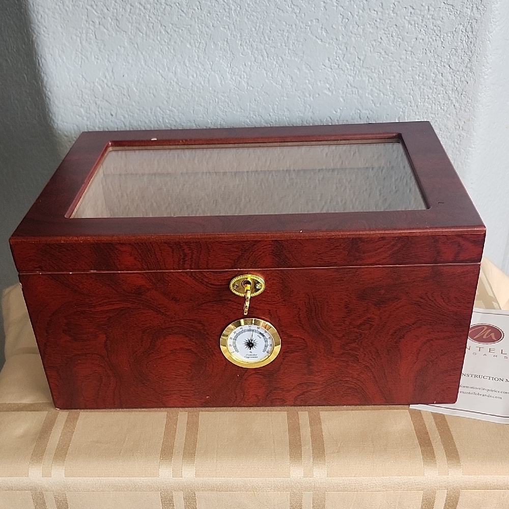 Montello Luxury Mahogany Humidor with Glass Display